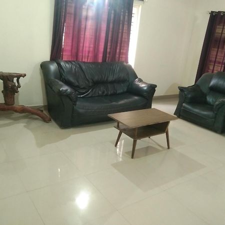 Samz Estate Stay 2Bhk 마디케리 외부 사진