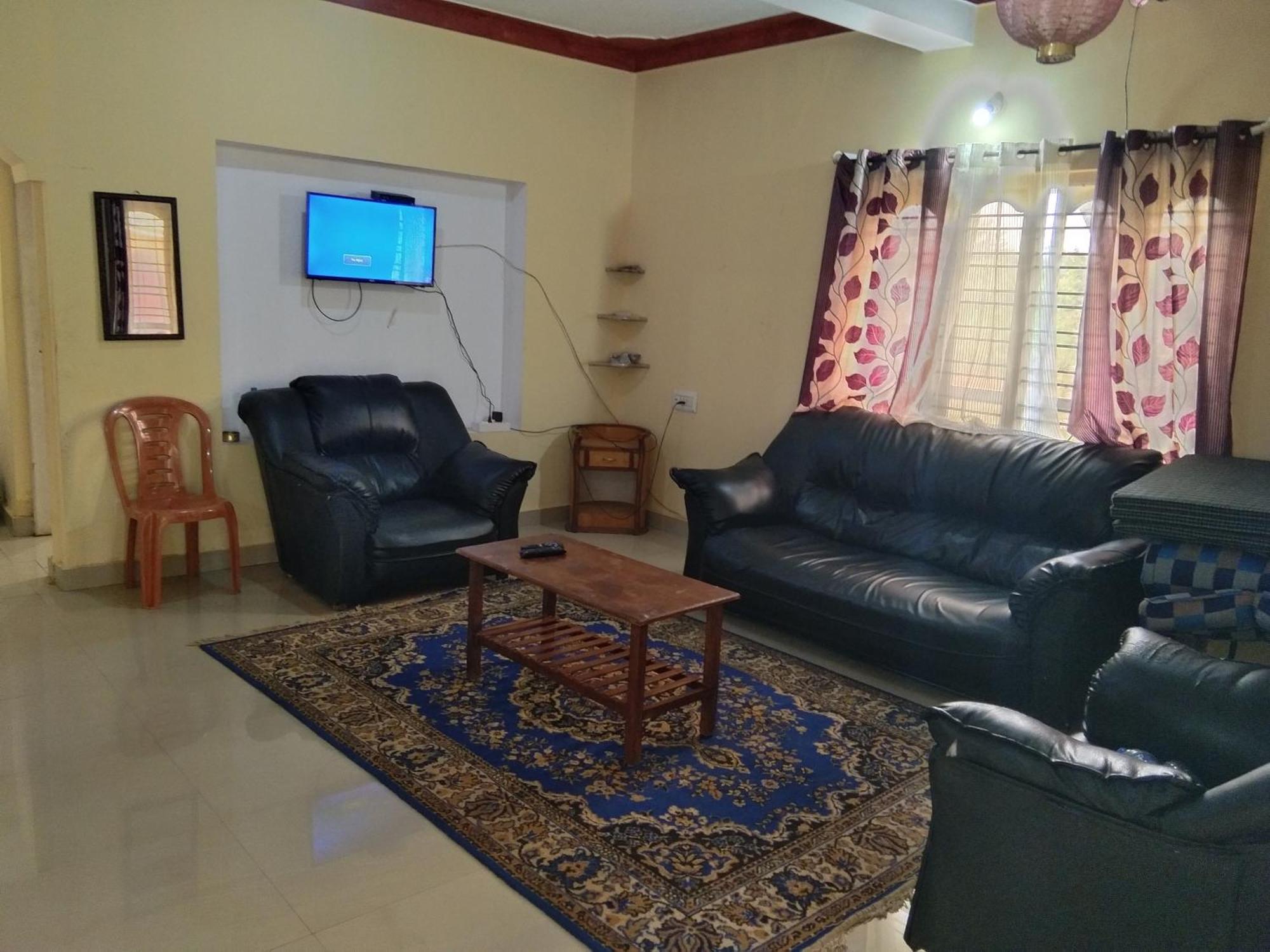 Samz Estate Stay 2Bhk 마디케리 외부 사진